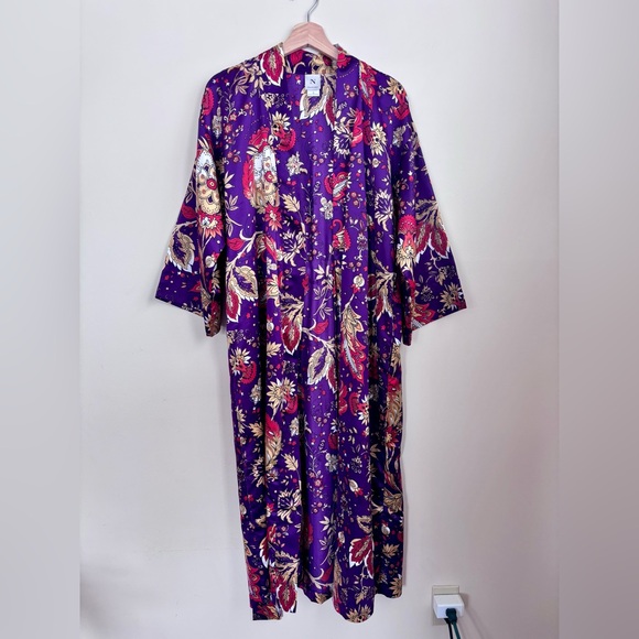 Natori Satin Kimono Robe - Picture 6 of 12